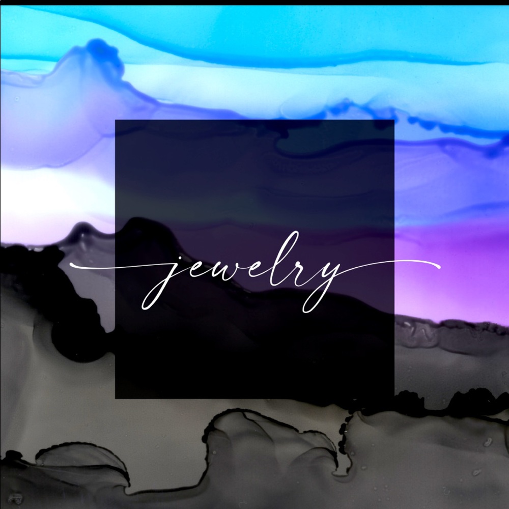 All things jewelry. Mostly Vintage and Modern Vintage pieces.
